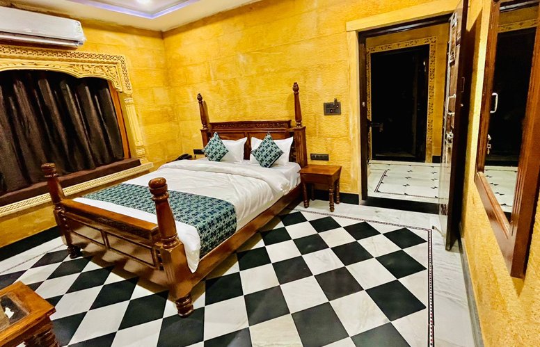 Luxury Hotel Room